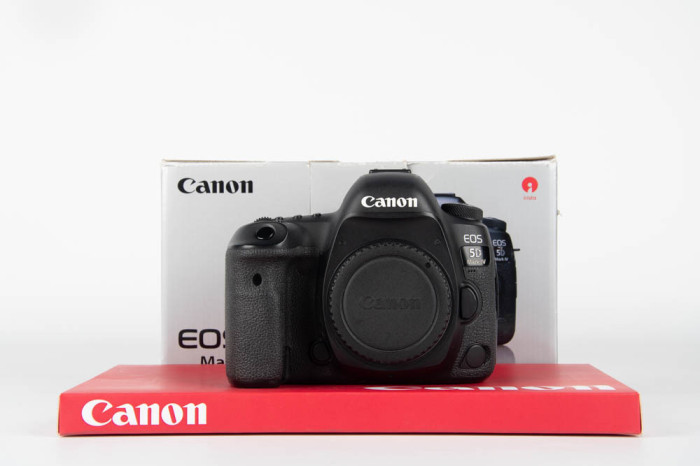 Canon 5D Mark IV main product photo