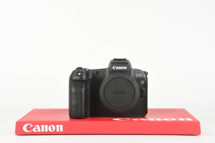 Canon EOS R main product photo