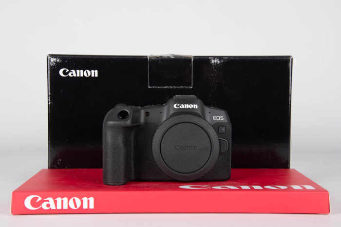 Canon EOS R8 main product photo