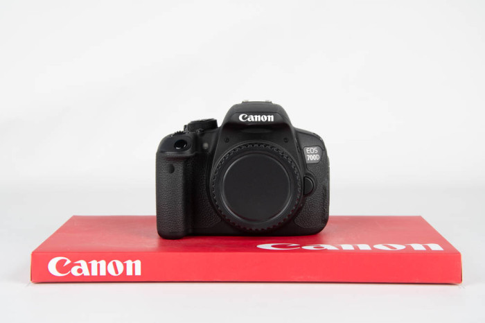 Canon 700D main product photo