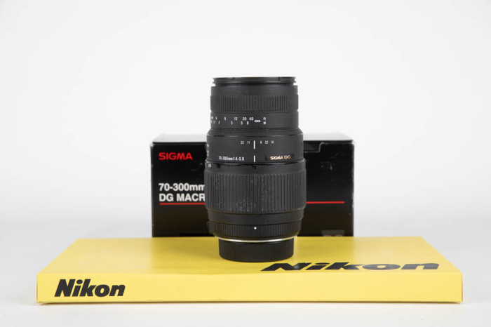 Sigma 70-300mm f4-5.6 DG Nikon main product photo