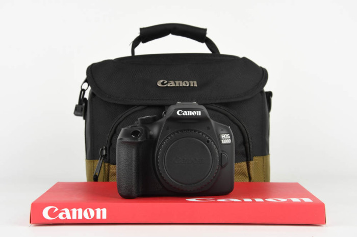 Canon 1300D + borsa Canon main product photo