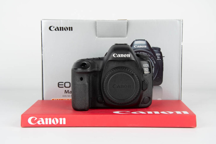Canon 5D Mark IV main product photo