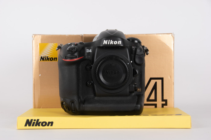 Nikon D4 main product photo