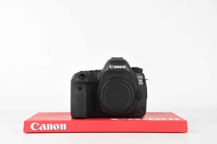 Canon 5D Mark IV main product photo