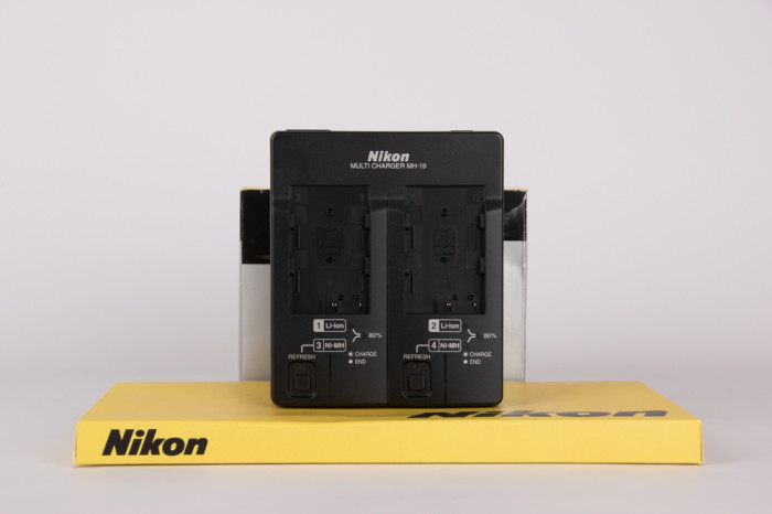 Caricabatterie Multi Charger Nikon MH-19 (per batterie EN-EL3) main product photo