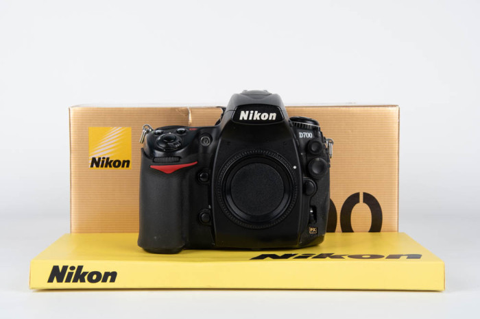 Nikon D700 main product photo