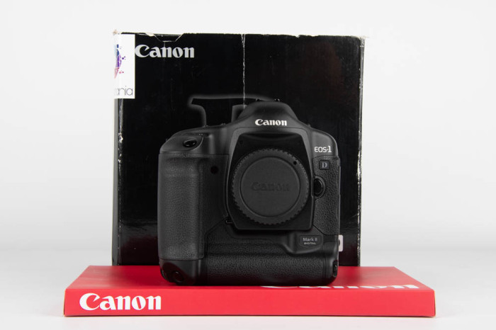 Canon 1D Mark II main product photo