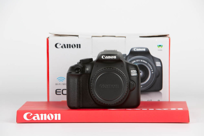 Canon 1300D main product photo