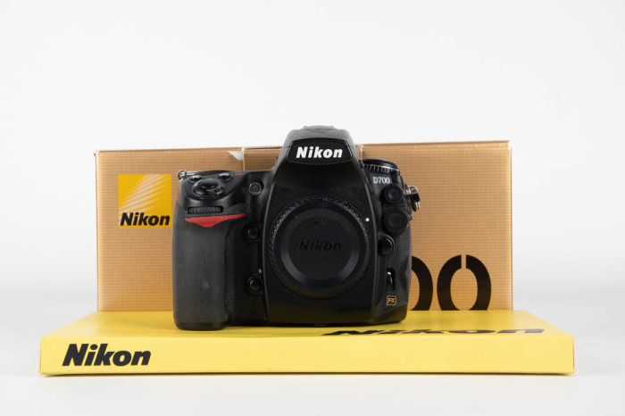Nikon D700 main product photo