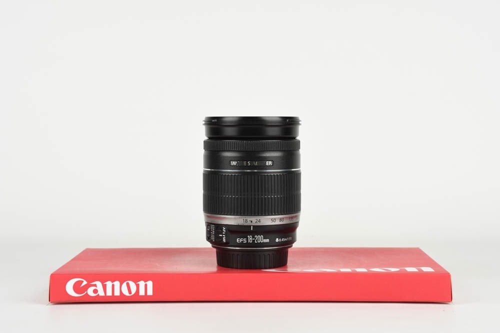 Canon 18-200mm f3.5-5.6 IS