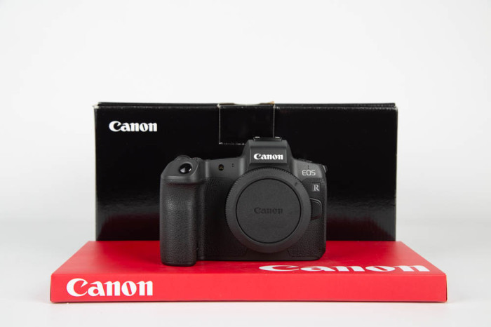 Canon EOS R main product photo