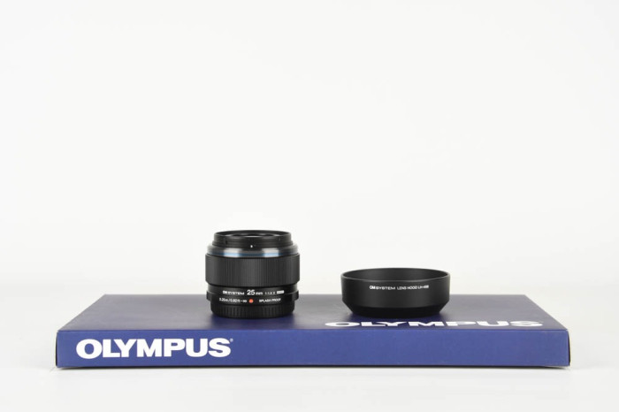 Olympus OM System 25mm f1.8 II main product photo