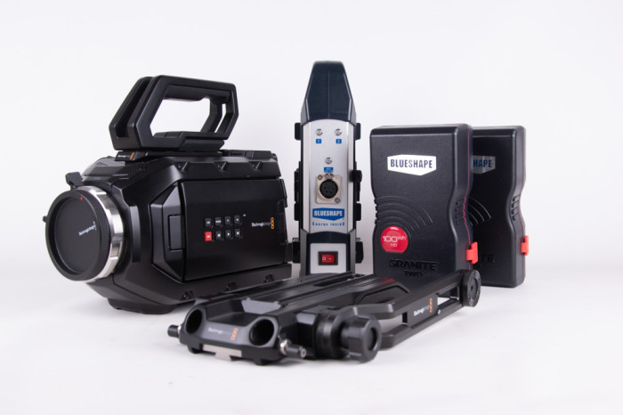 Blackmagic URSA mini 4.6K PL Mount + 2 batterie Blueshape + caricabatterie Blueshape + spallaccio Blackmagic main product photo