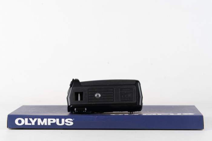 Battery grip Olympus HLD-6P - Olympus OM-D E-M5 Mark II main product photo