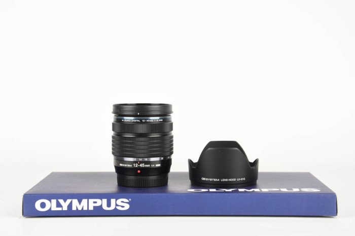 Olympus OM System 12-45mm f4 PRO main product photo