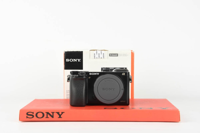 Sony A6000 main product photo