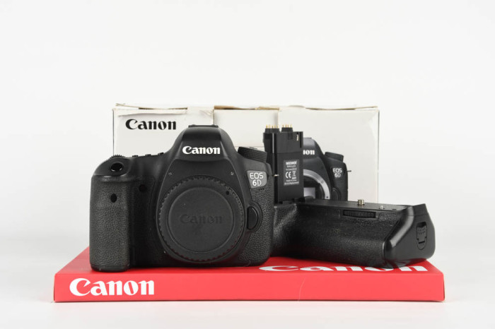 Canon 6D + battery grip main product photo