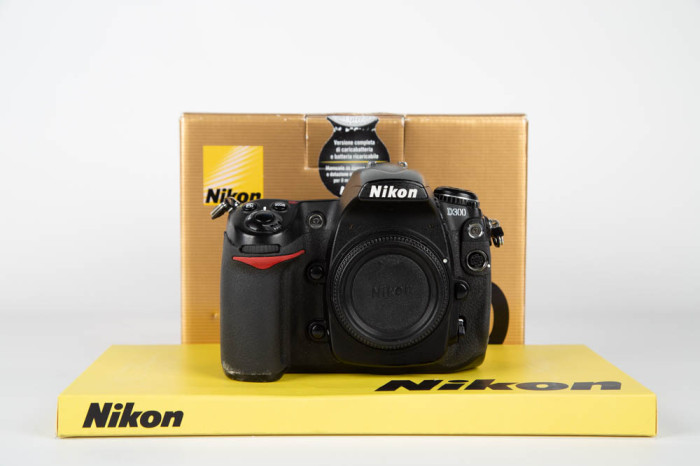 Nikon D300 main product photo
