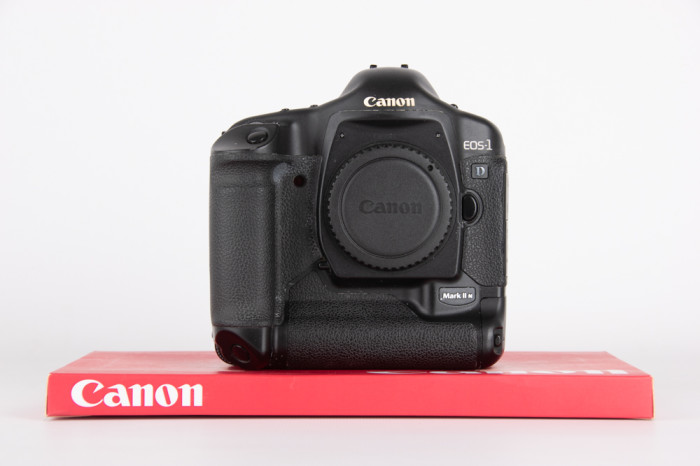 Canon 1D Mark II N main product photo