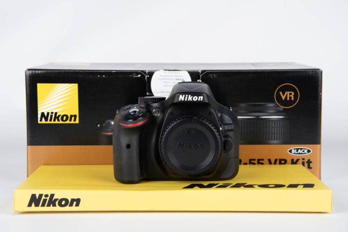 Nikon D5200 main product photo