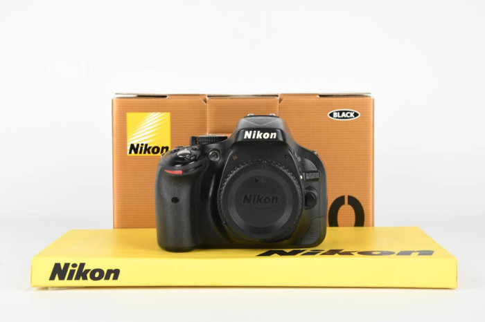 Nikon D5200 main product photo