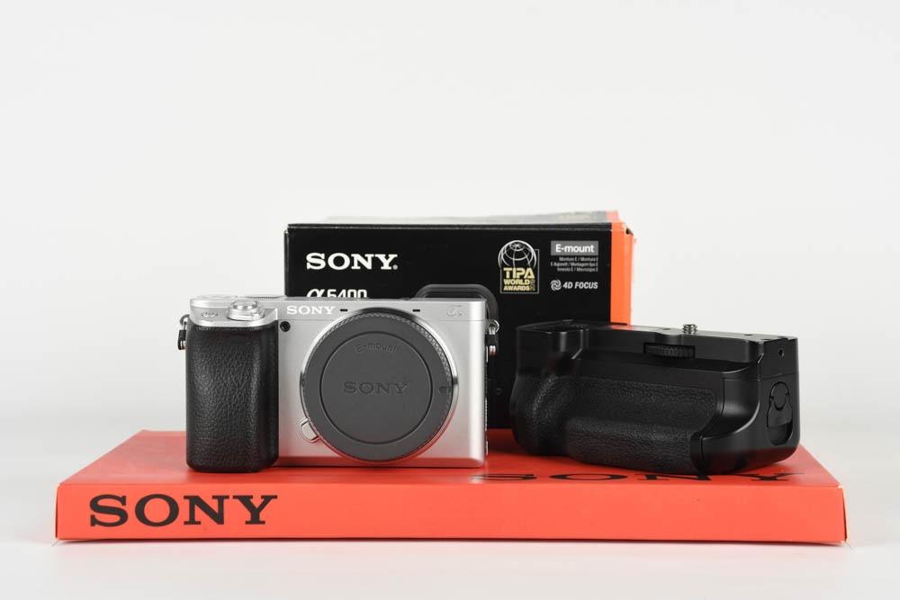 Sony A6400 + Battery grip