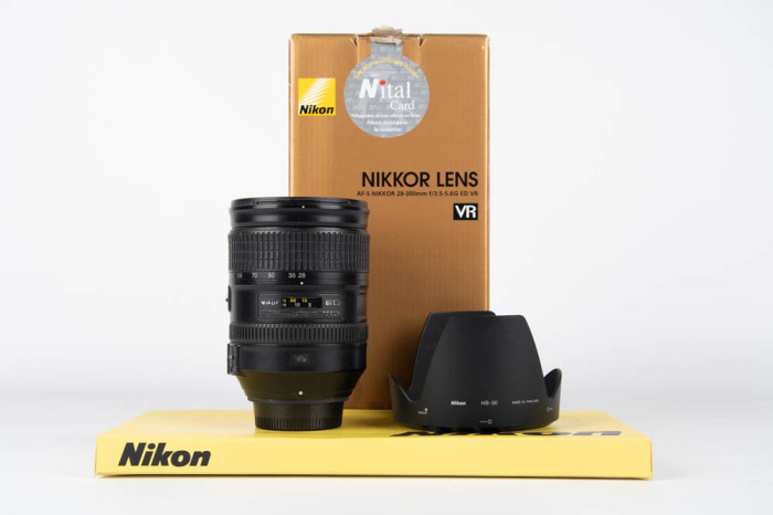 Nikon 28-300mm f3.5-5.6 G ED VR main product photo