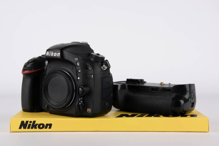 Nikon D610 + battery grip main product photo