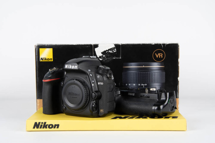 Nikon D750 + battery grip main product photo