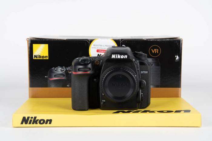 Nikon D7500 main product photo