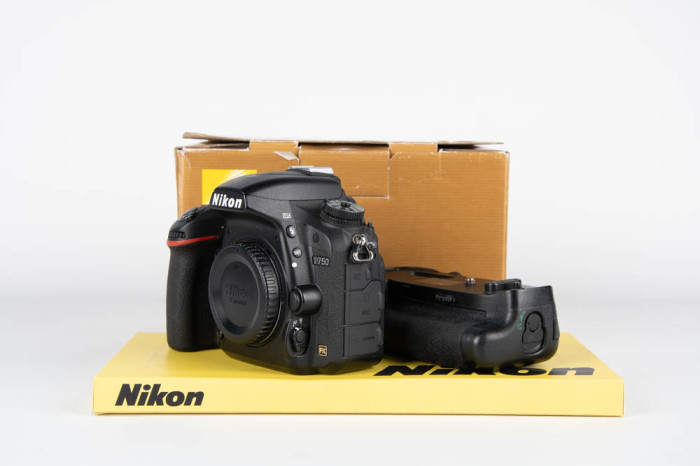 Nikon D750 + Battery grip main product photo