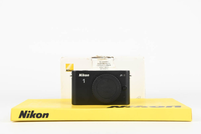 Nikon 1 J1 main product photo