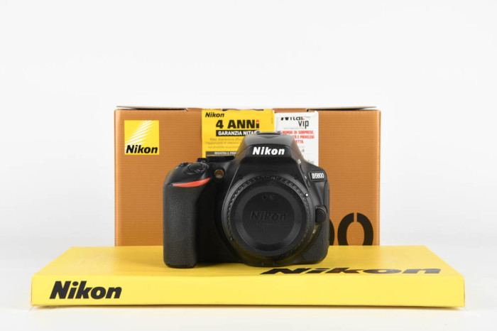 Nikon D5600 main product photo