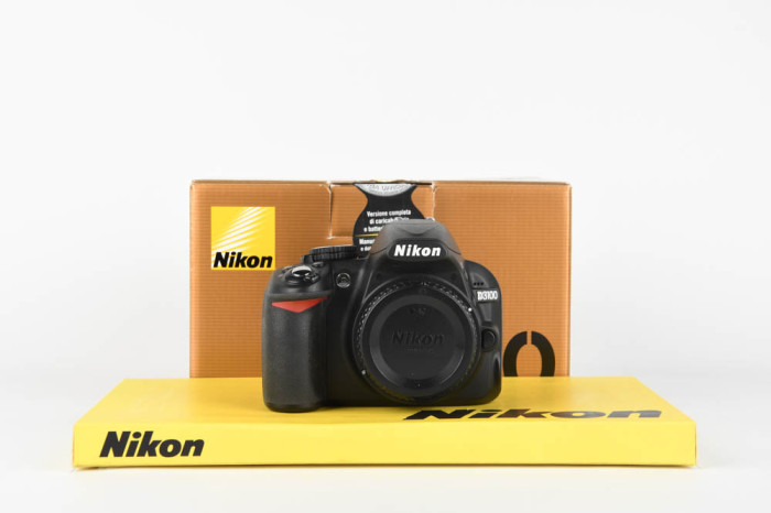 Nikon D3100 main product photo
