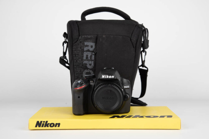 Nikon D3200 + borsa main product photo