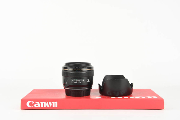 Canon 28mm f1.8 USM main product photo