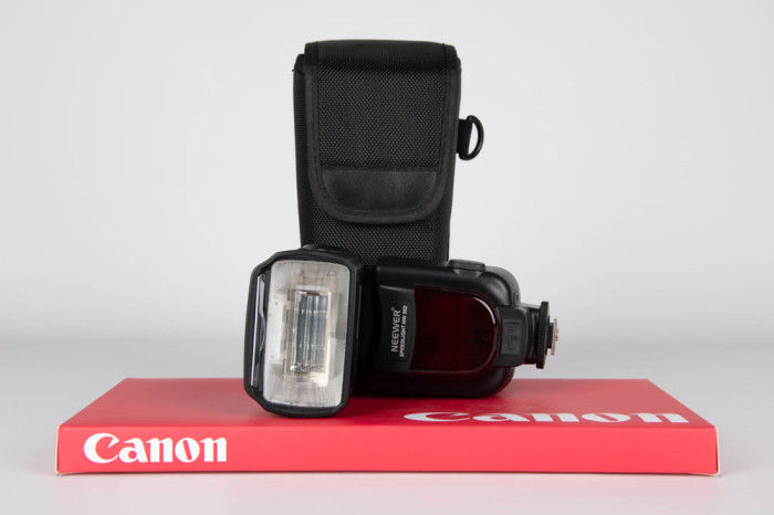Flash Neewer speedlight NW 562 Canon main product photo