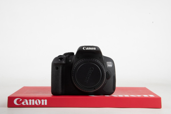 Canon 700D main product photo