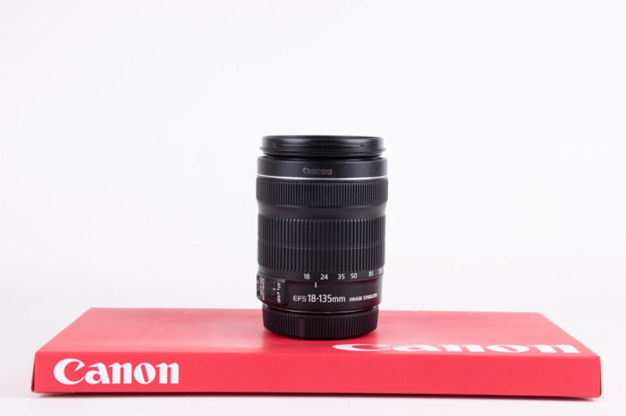 Canon 18-135mm F3.5-5.6 IS STM main product photo