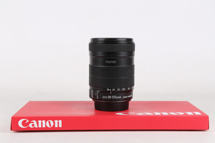 Canon 18-135mm f3.5-5.6 IS main product photo
