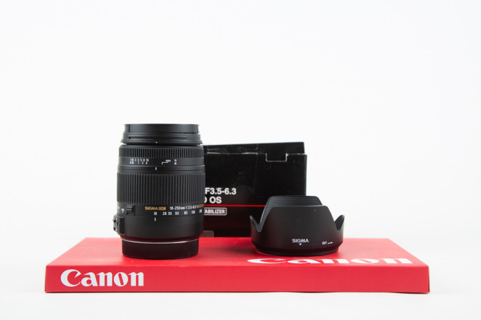 Sigma 18-250mm F3.5-6.3 DC Macro OS HSM Canon main product photo