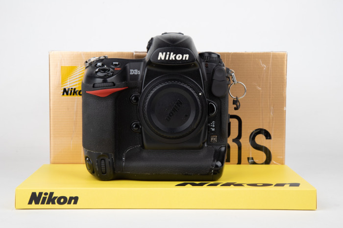 Nikon D3s main product photo