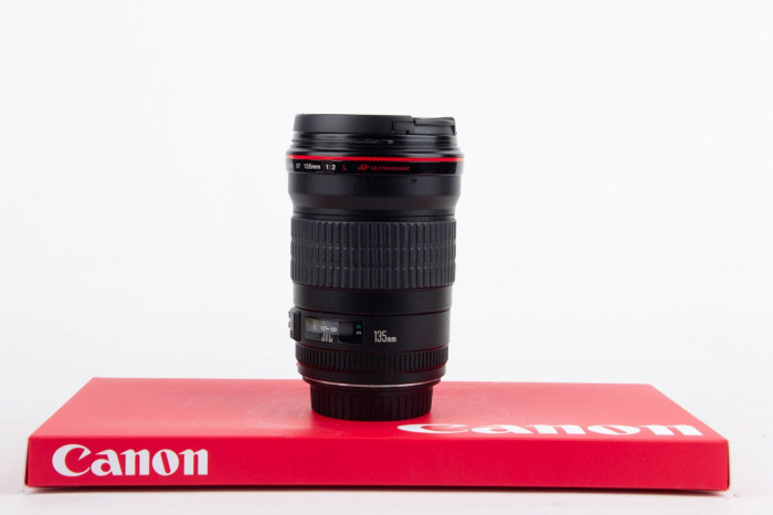 Canon 135mm F2 L USM main product photo