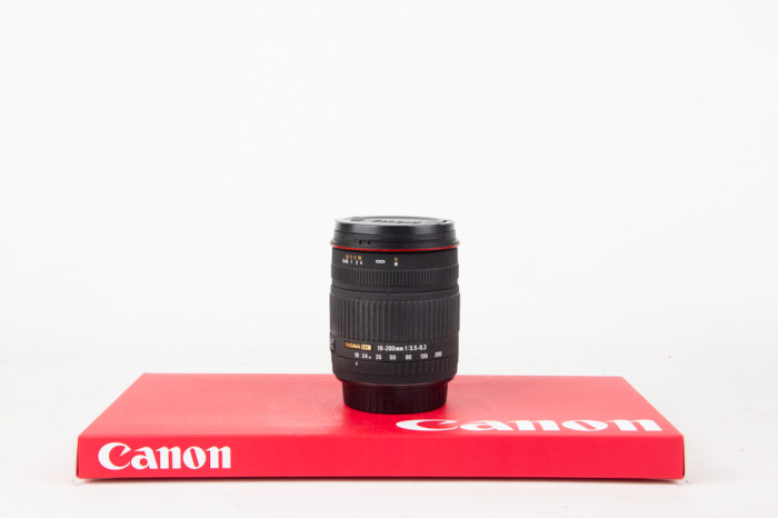 Sigma 18-200mm f3.5-6.3 DC OS Canon main product photo