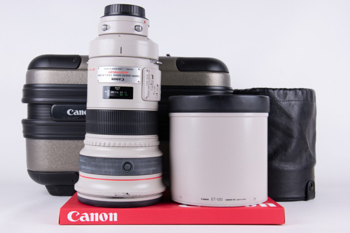 Canon 300mm f2.8 L IS USM main product photo
