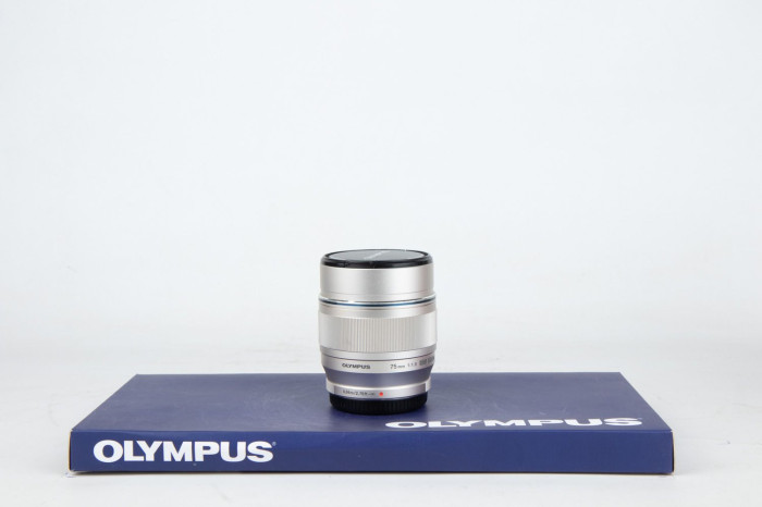 Olympus 75mm 1.8 ED M.Zuiko Digital main product photo
