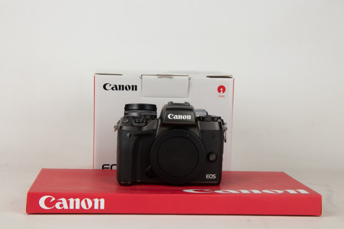 Canon EOS M5 main product photo