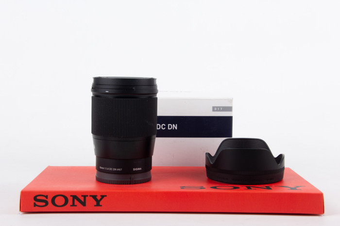 Sigma 16mm F1.4 DC DN Contemporary Sony E main product photo