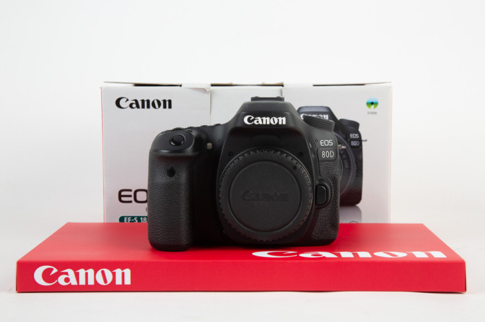 Canon 80D main product photo